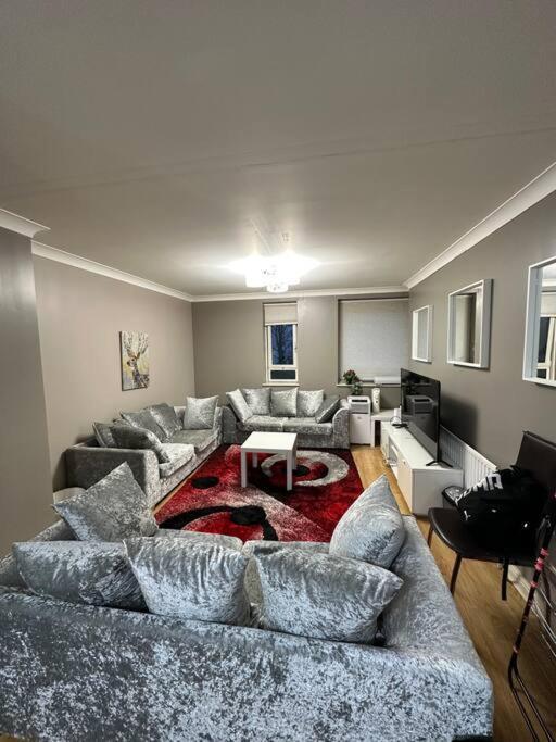 A 2 Standard Bedrooms Flat Londres Exterior foto