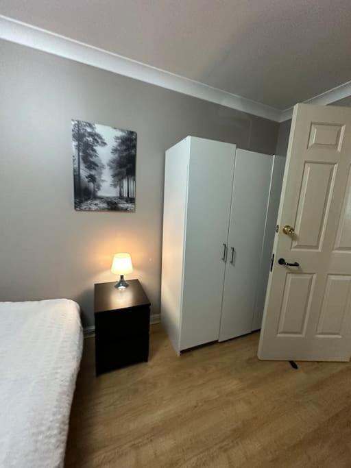 A 2 Standard Bedrooms Flat Londres Exterior foto