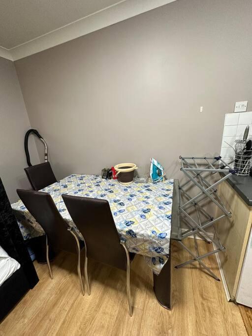 A 2 Standard Bedrooms Flat Londres Exterior foto