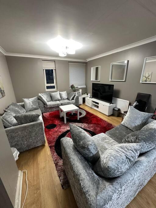 A 2 Standard Bedrooms Flat Londres Exterior foto