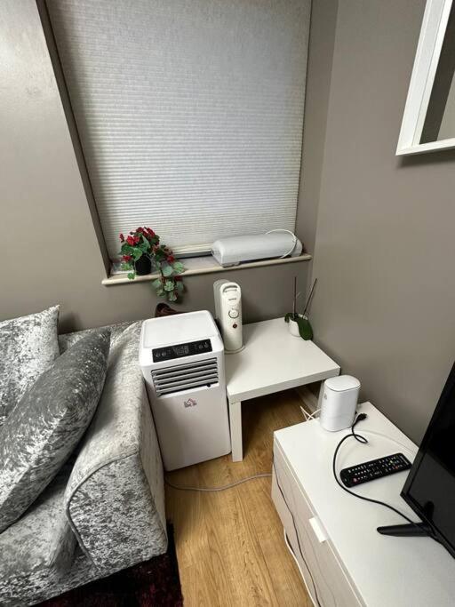 A 2 Standard Bedrooms Flat Londres Exterior foto